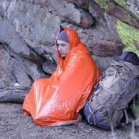 Outdoor First Aid Raincoat & Survival Blanket – Emergency Insulation & Warmth for Camping & Wilderness